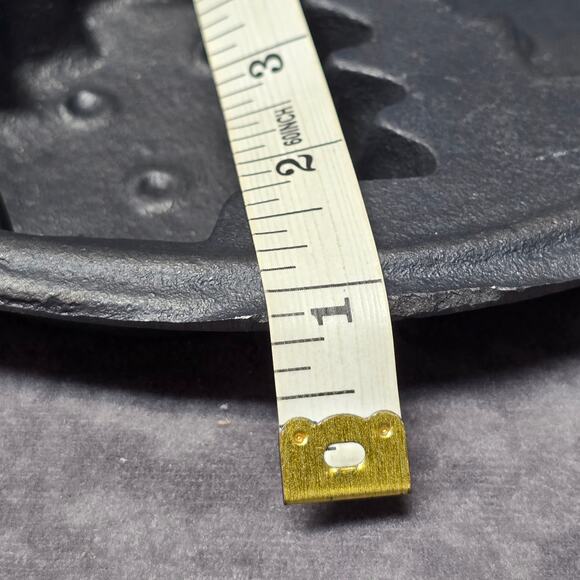 Vintage Cast Iron Christmas Tree Round 10" Baking Mold Cooking Crafting Holiday - Picture 7 of 8